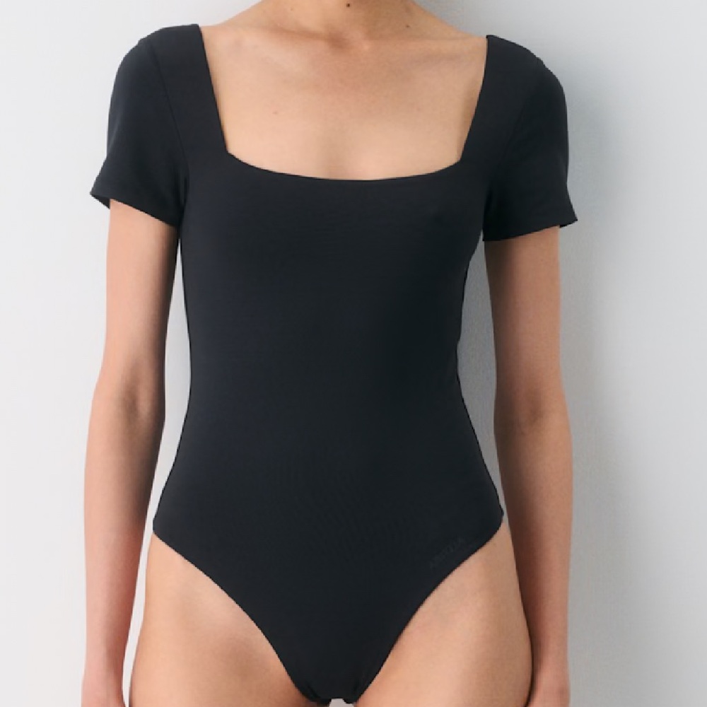 Babaton Contour Black Square Neck Bodysuit